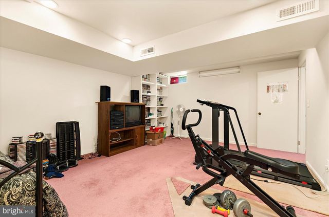 12 MANCHUR CT, Flemington, NJ 08822