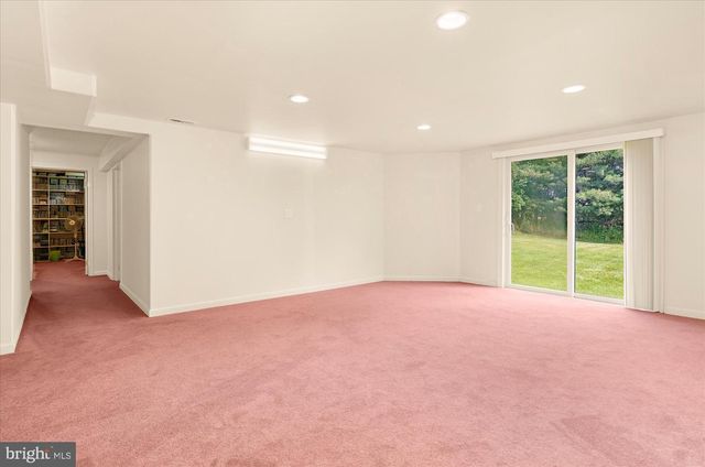 12 MANCHUR CT, Flemington, NJ 08822