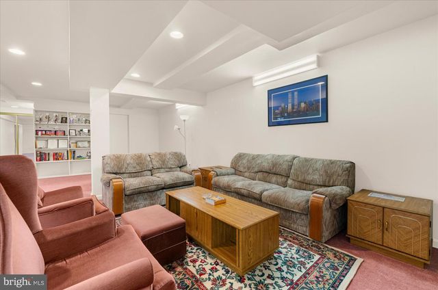 12 MANCHUR CT, Flemington, NJ 08822
