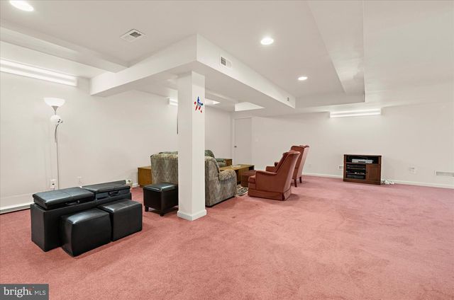 12 MANCHUR CT, Flemington, NJ 08822