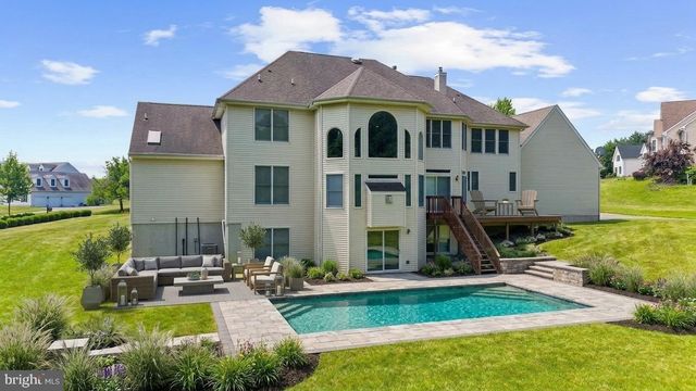 12 MANCHUR CT, Flemington, NJ 08822