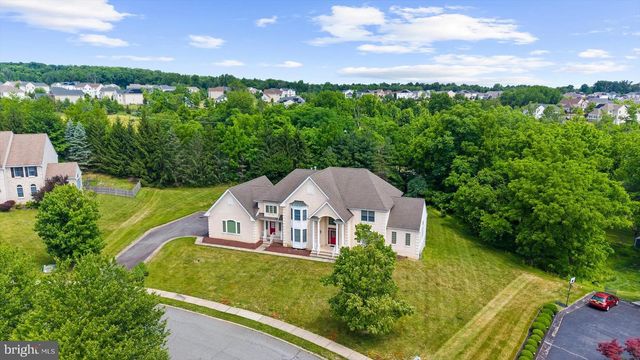 12 MANCHUR CT, Flemington, NJ 08822