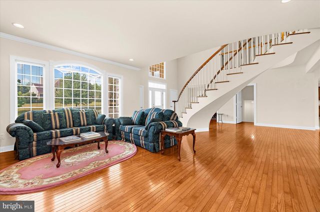 12 MANCHUR CT, Flemington, NJ 08822