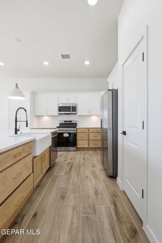 608 Curleaf Court, Horizon City, TX 79928