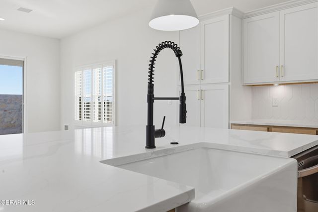 608 Curleaf Court, Horizon City, TX 79928