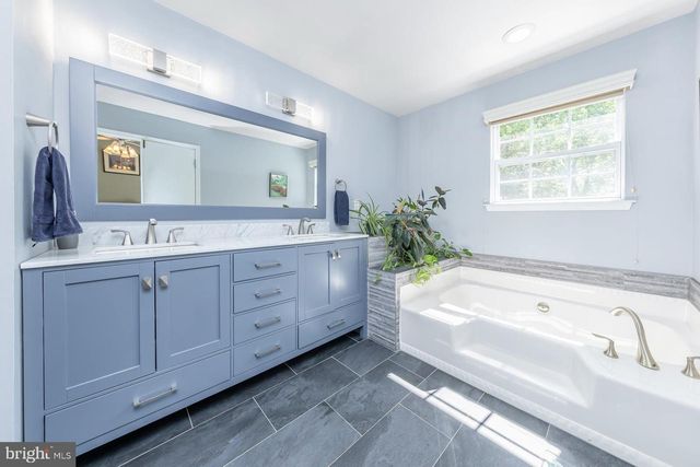 306 ALLENS LN, Mullica Hill, NJ 08062