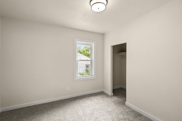 217 E Payton Avenue, Des Moines, IA 50315