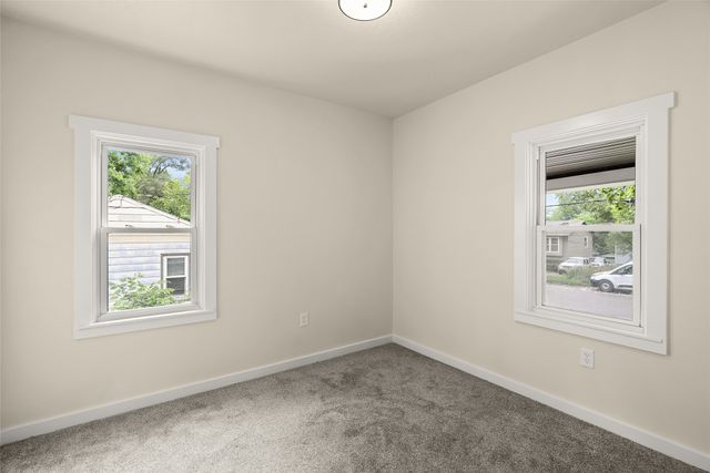217 E Payton Avenue, Des Moines, IA 50315