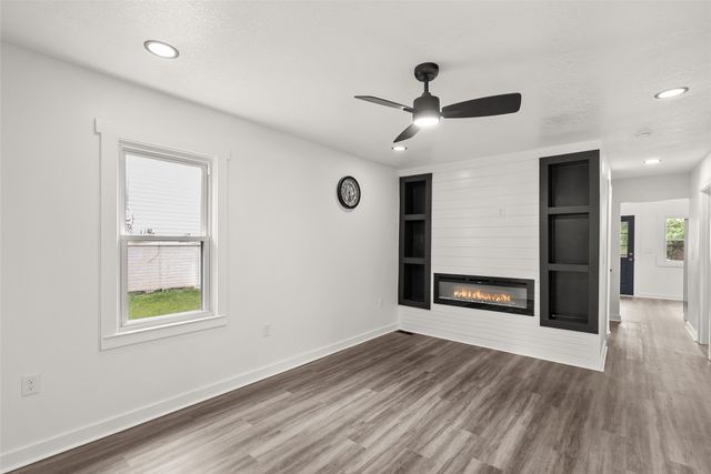 217 E Payton Avenue, Des Moines, IA 50315
