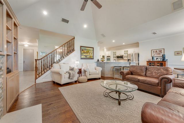 6813 Vista Ridge Drive E, Fort Worth, TX 76132
