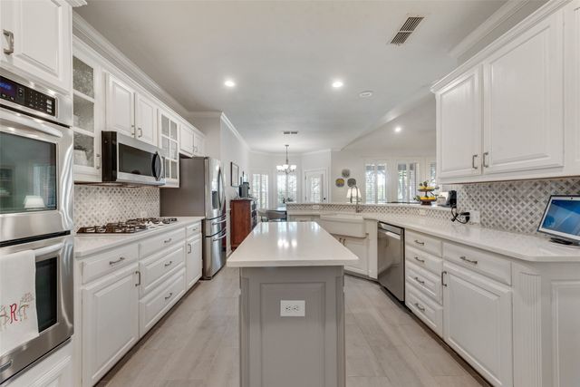 6813 Vista Ridge Drive E, Fort Worth, TX 76132