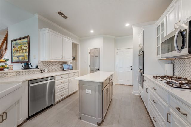 6813 Vista Ridge Drive E, Fort Worth, TX 76132