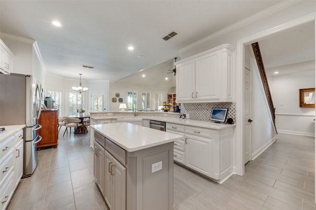 6813 Vista Ridge Drive E, Fort Worth, TX 76132