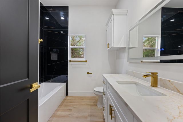 121 E Keomuku LN, Bastrop, TX 78602