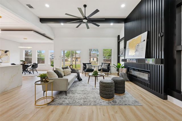 121 E Keomuku LN, Bastrop, TX 78602