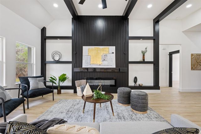 121 E Keomuku LN, Bastrop, TX 78602