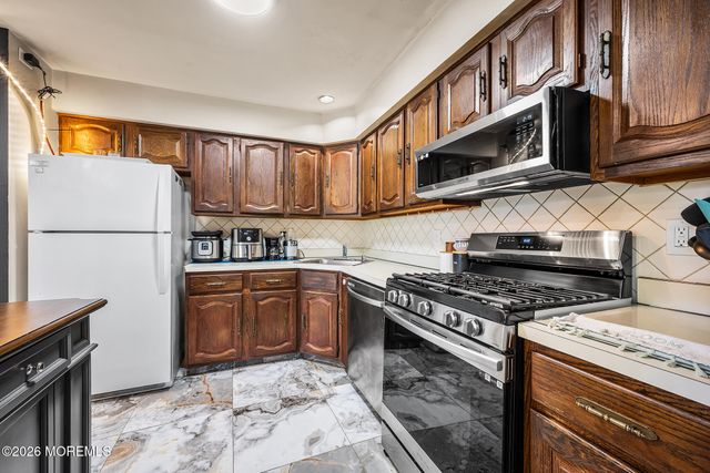100 Dundee Court, Aberdeen, NJ 07747