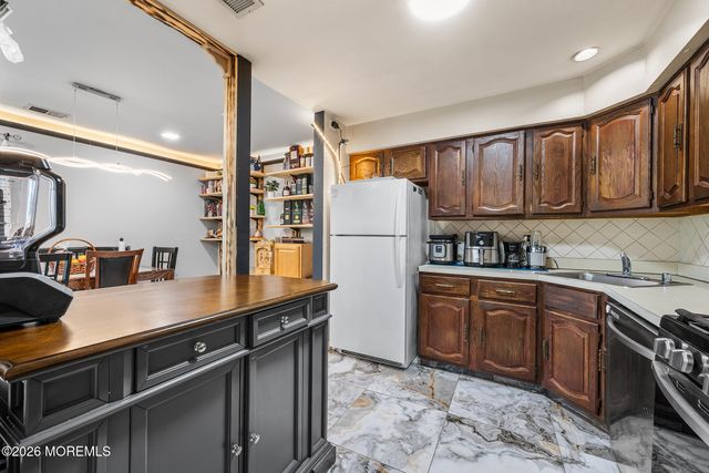 100 Dundee Court, Aberdeen, NJ 07747