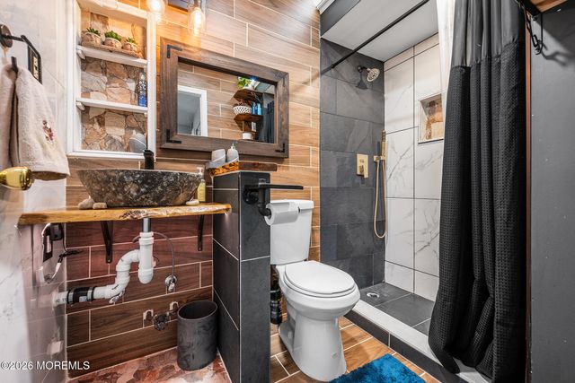 100 Dundee Court, Aberdeen, NJ 07747