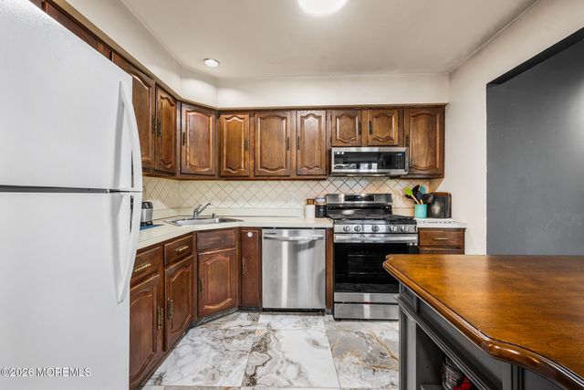 100 Dundee Court, Aberdeen, NJ 07747