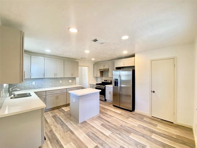 4203 Breckenridge Drive, Houston, TX 77066