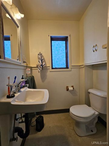 308 W Houghton Avenue, Houghton, MI 49931