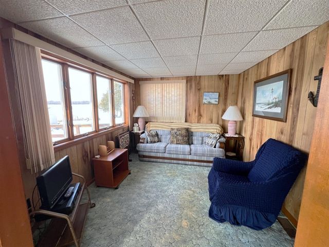 3302 N Blackstone Avenue, Colon, MI 49040