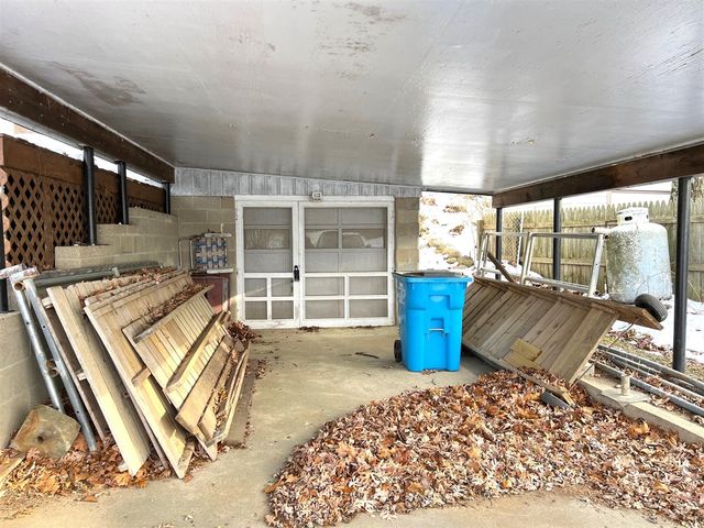 3302 N Blackstone Avenue, Colon, MI 49040