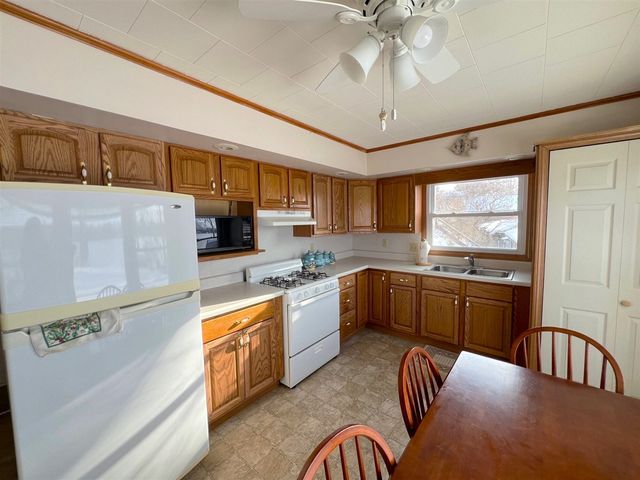 3302 N Blackstone Avenue, Colon, MI 49040