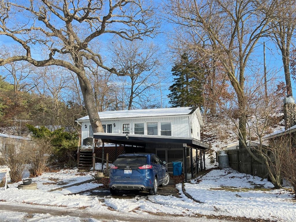 3302 N Blackstone Avenue, Colon, MI 49040