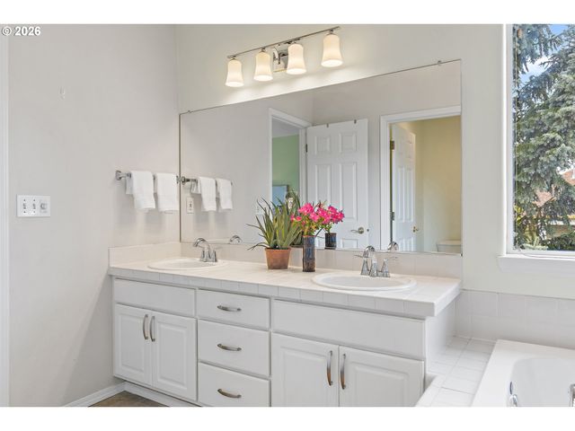 9013 Sw PIPPEN Ln Sw, Tigard, OR 97224