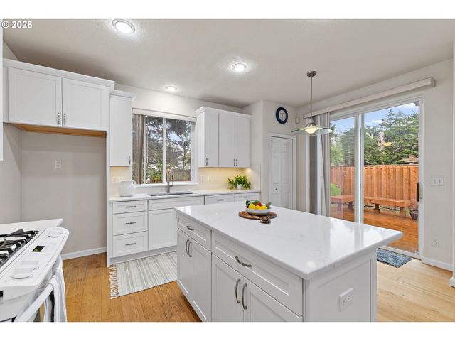 9013 Sw PIPPEN Ln Sw, Tigard, OR 97224