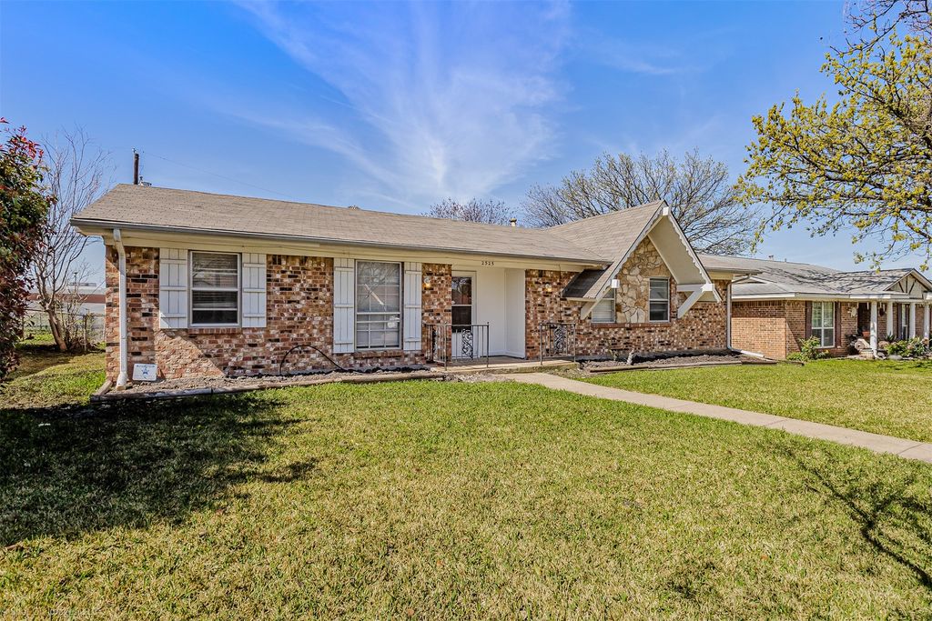2525 Belhaven Drive, Mesquite, TX 75150