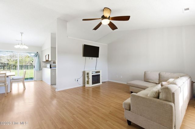 106 N Ivy Drive, Hubert, NC 28539