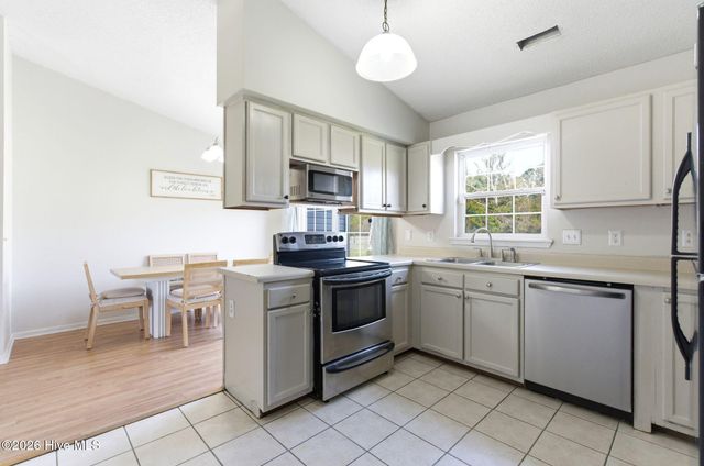 106 N Ivy Drive, Hubert, NC 28539