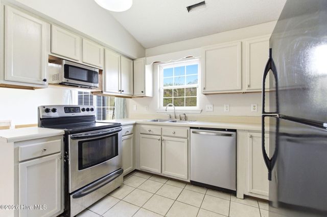 106 N Ivy Drive, Hubert, NC 28539