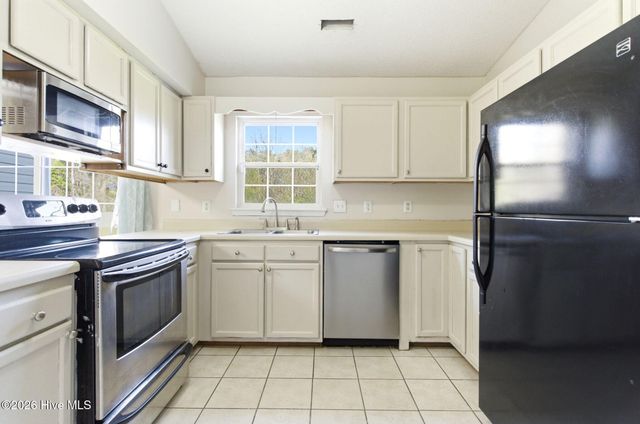 106 N Ivy Drive, Hubert, NC 28539