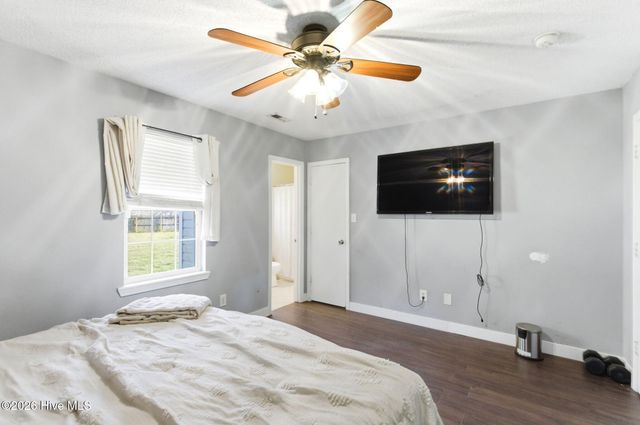 106 N Ivy Drive, Hubert, NC 28539