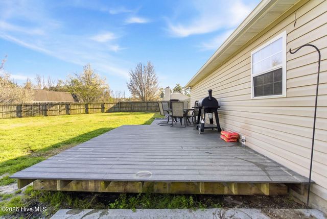 106 N Ivy Drive, Hubert, NC 28539