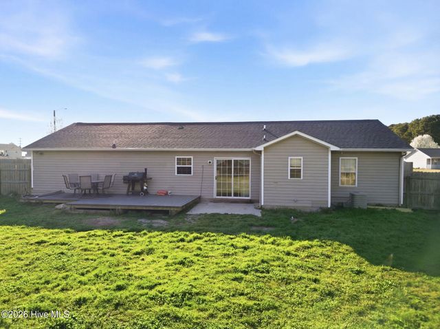 106 N Ivy Drive, Hubert, NC 28539