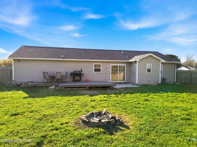 106 N Ivy Drive, Hubert, NC 28539