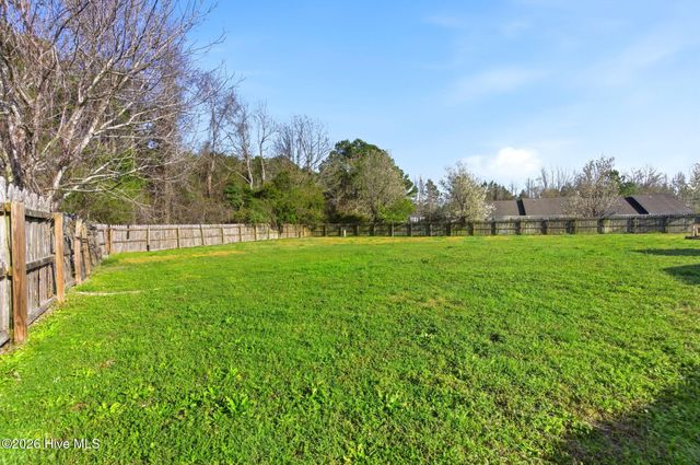 106 N Ivy Drive, Hubert, NC 28539