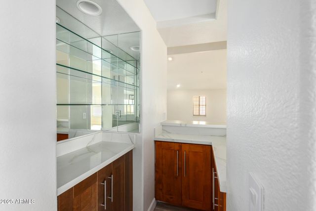 9159 E TOPEKA Drive, Scottsdale, AZ 85255