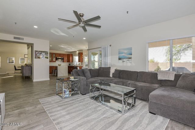 9159 E TOPEKA Drive, Scottsdale, AZ 85255