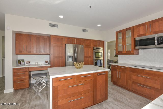 9159 E TOPEKA Drive, Scottsdale, AZ 85255