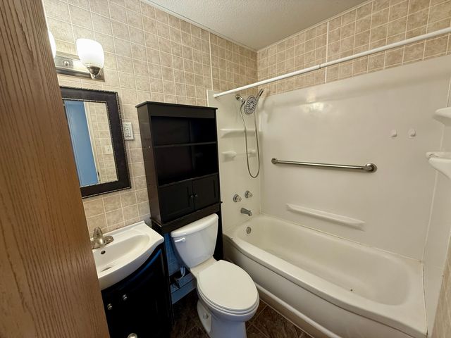 329 Robinson Drive, Morris, IL 60450