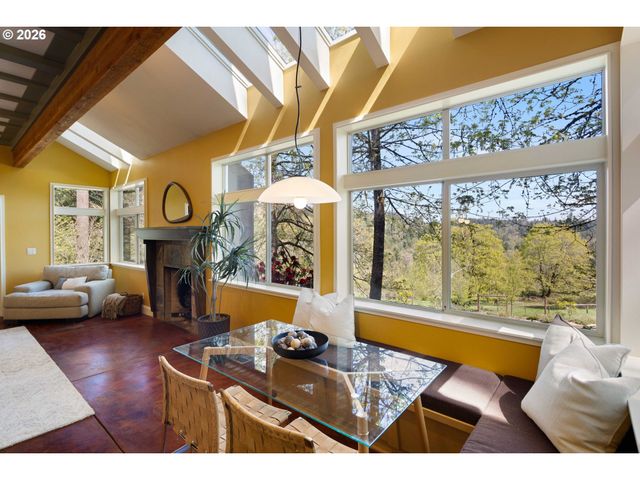 3831 WOODSON Ct, Eugene, OR 97405