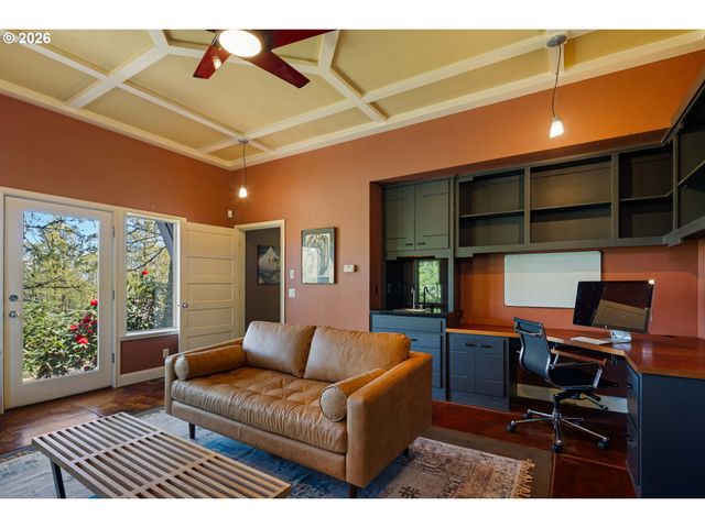 3831 WOODSON Ct, Eugene, OR 97405