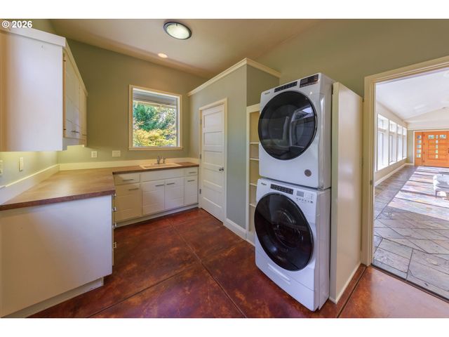 3831 WOODSON Ct, Eugene, OR 97405