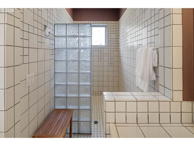 3831 WOODSON Ct, Eugene, OR 97405